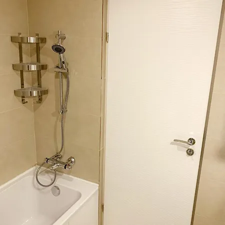 Golden Nest Apartment *