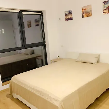 Golden Nest Appartement *